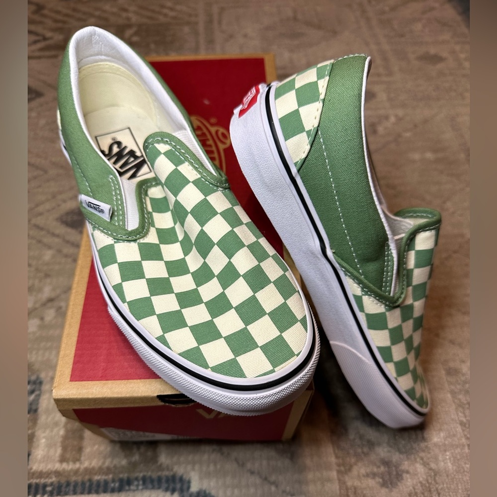 NWT - VANS Unisex Classic Checkerboard slip-on - Shale/True White (discontinued)